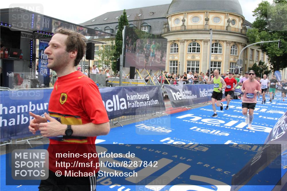 29.06.2025 - hella hamburg halbmarathon Michael Strokosch http://msf.ph/oto/8287842 29.06.2025 10:55:50 Ziel 1179, 1834, 3256, 5021, 6569, 6924, 7221, 8255, 10212, 12483, 12858, 13474, 14365, 16401, 16434, 16786, 18125, 18190, 18867, 19047 meine-sportfotos.de