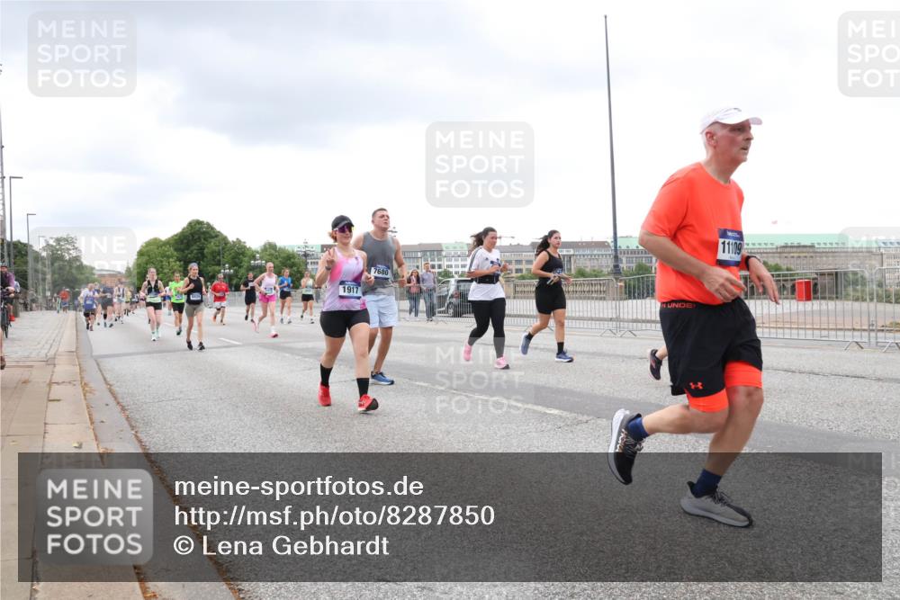 29.06.2025 - hella hamburg halbmarathon Lena Gebhardt http://msf.ph/oto/8287850 29.06.2025 10:55:32 Lombardsbrücke 8626, 1917, 7680, 11109, 1013, 1616, 1873, 1917, 2090, 2452, 3101, 3115, 3157, 3244, 3274, 3577, 4039, 4470, 4628, 4896, 5040, 5220, 5222, 5483, 5487, 5575, 6257, 6395, 6396, 6944, 7219, 7238, 7548, 7680, 7766, 7969, 8403, 8519, 8527, 8532, 8626, 8648, 9548, 9614, 9618, 9857, 9858, 9861, 9865, 9956, 10094, 10436, 10438, 10458, 10559, 10593, 10885, 11109, 11737, 11903, 11962, 11963, 12147, 12148, 12695, 12902, 13098, 13230, 13548, 14515, 14727, 15152, 15160, 16385 meine-sportfotos.de