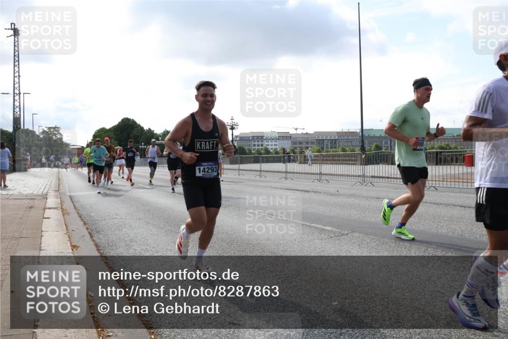 29.06.2025 - hella hamburg halbmarathon Lena Gebhardt http://msf.ph/oto/8287863 29.06.2025 09:46:07 Lombardsbrücke 14293, 1080, 1686, 1707, 1894, 2460, 2525, 3809, 3843, 3955, 4463, 4812, 5042, 5187, 5550, 6169, 6495, 6878, 7055, 7186, 7534, 7845, 7880, 7901, 7965, 8062, 8190, 8864, 8956, 9345, 10270, 10453, 10484, 10865, 10876, 11120, 11199, 11282, 11833, 12189, 12232, 12308, 12681, 13066, 13167, 13252, 13343, 13617, 13686, 13754, 14167, 14276, 14293, 15115, 15391, 15689, 16507, 16580, 16931, 17213, 17768 meine-sportfotos.de