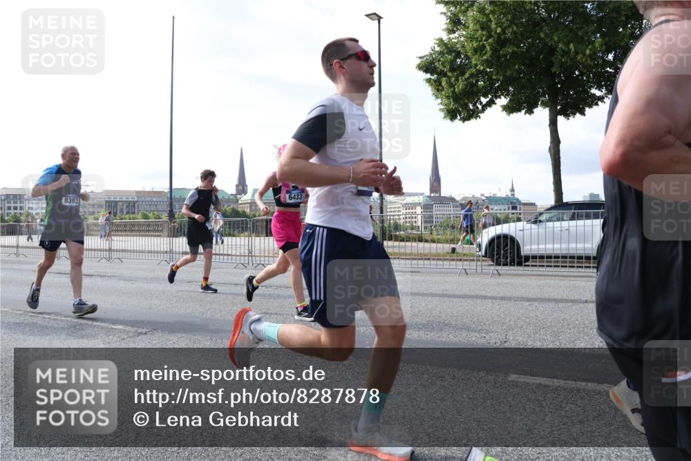 29.06.2025 - hella hamburg halbmarathon Lena Gebhardt http://msf.ph/oto/8287878 29.06.2025 09:58:33 Lombardsbrücke 8393, 6433, 1034, 1179, 1190, 1285, 1727, 1815, 1946, 1951, 2029, 2034, 2070, 2417, 2518, 2636, 2656, 2711, 2840, 2883, 2907, 3041, 3097, 3819, 3859, 3952, 4120, 4152, 4167, 4814, 4903, 5077, 5084, 5093, 5259, 5378, 5721, 5894, 6164, 6272, 6294, 6433, 6592, 6657, 6759, 6877, 6897, 7082, 7369, 7409, 7509, 7716, 7724, 7856, 7896, 8154, 8311, 8322, 8393, 8508, 8590, 8639, 8825, 9012, 9057, 9562, 9656, 10084 meine-sportfotos.de