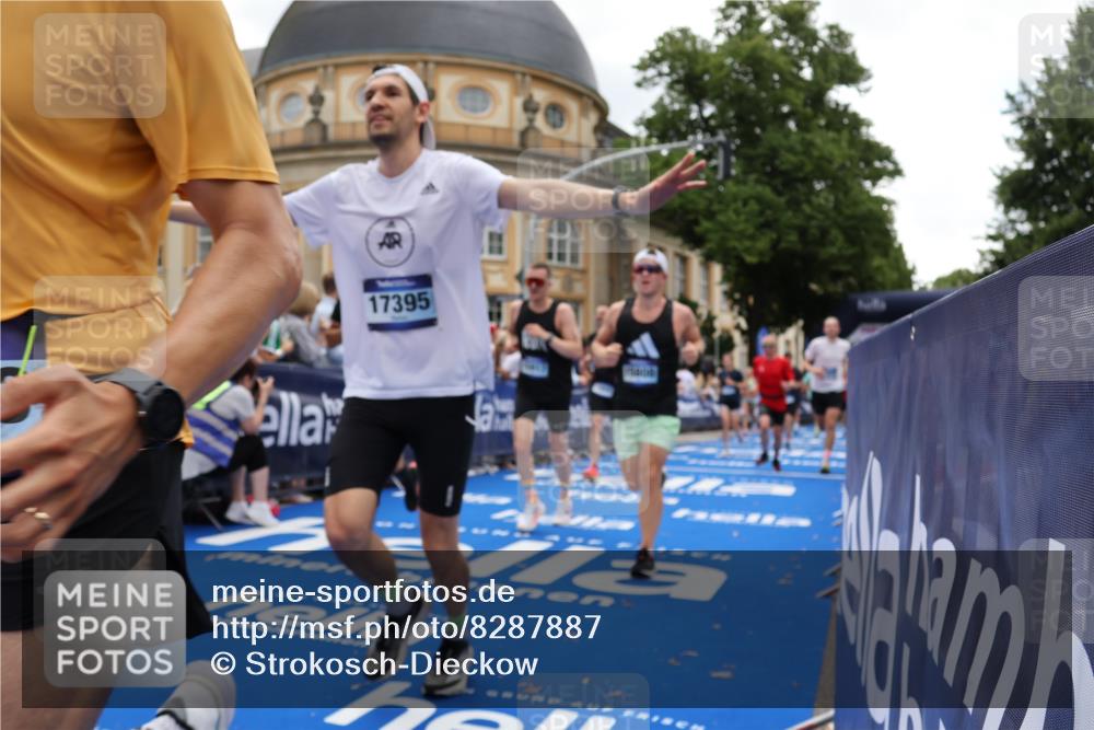 29.06.2025 - hella hamburg halbmarathon Strokosch-Dieckow http://msf.ph/oto/8287887 29.06.2025 10:48:33 Ziel 1163, 1176, 2213, 4553, 5421, 9538, 10000, 10859, 10860, 11451, 11579, 12149, 12690, 12840, 13962, 14033, 14511, 14990, 15573, 15808, 15917, 17127, 17395, 17855, 18251, 18815 meine-sportfotos.de