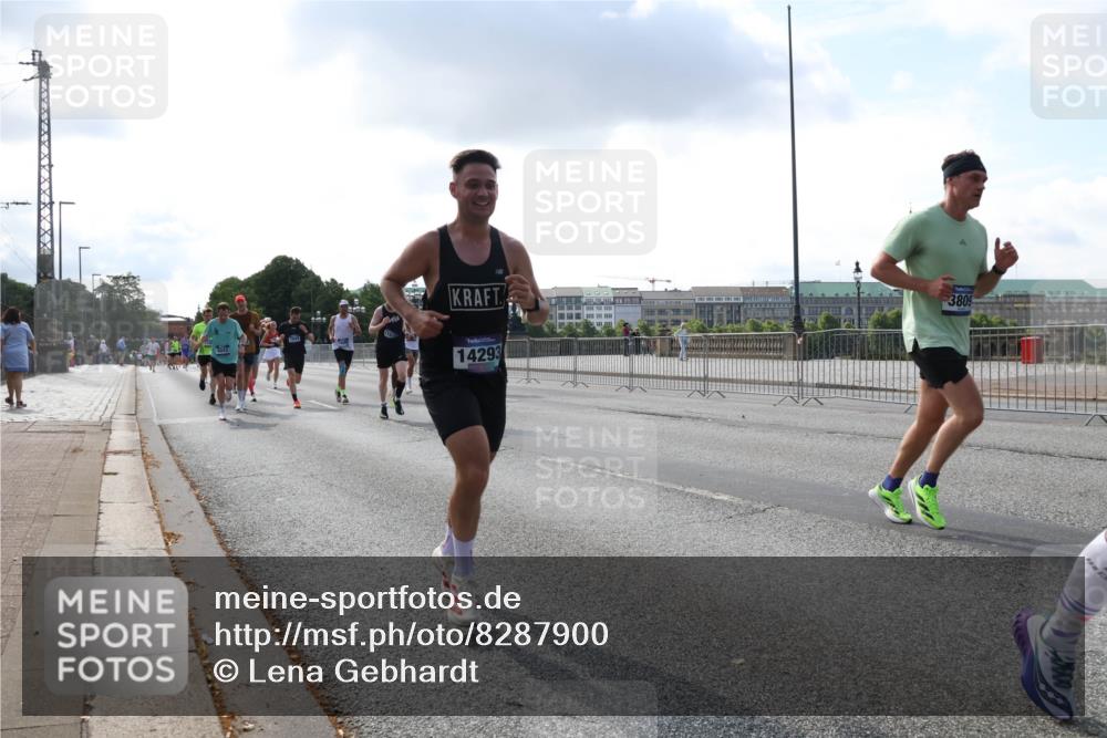 29.06.2025 - hella hamburg halbmarathon Lena Gebhardt http://msf.ph/oto/8287900 29.06.2025 09:46:07 Lombardsbrücke 14293, 3809, 1080, 1686, 1707, 1894, 2460, 2525, 3809, 3843, 3955, 4463, 4812, 5042, 5187, 5550, 6169, 6495, 6878, 7055, 7186, 7534, 7845, 7880, 7901, 7965, 8062, 8190, 8864, 8956, 9345, 10270, 10453, 10484, 10865, 10876, 11120, 11199, 11282, 11833, 12189, 12232, 12308, 12681, 13066, 13167, 13252, 13343, 13617, 13686, 13754, 14167, 14276, 14293, 15115, 15391, 15689, 16507, 16580, 16931, 17213, 17768 meine-sportfotos.de