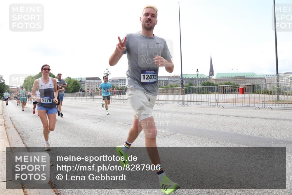 29.06.2025 - hella hamburg halbmarathon Lena Gebhardt http://msf.ph/oto/8287906 29.06.2025 10:11:48 Lombardsbrücke 1328, 1531, 1866, 1992, 3363, 4227, 5379, 5605, 7571, 8115, 8807, 8810, 9191, 9428, 10042, 10372, 10409, 10428, 11321, 11507, 11525, 11537, 11581, 11755, 11917, 12286, 12473, 13171, 13177, 13203, 13542, 13939, 13958, 14008, 14196, 14384, 15137, 15797, 15945, 16976, 17080, 17638, 17774, 17787, 17866, 18261, 18278, 18382, 18395, 18655, 19172 meine-sportfotos.de