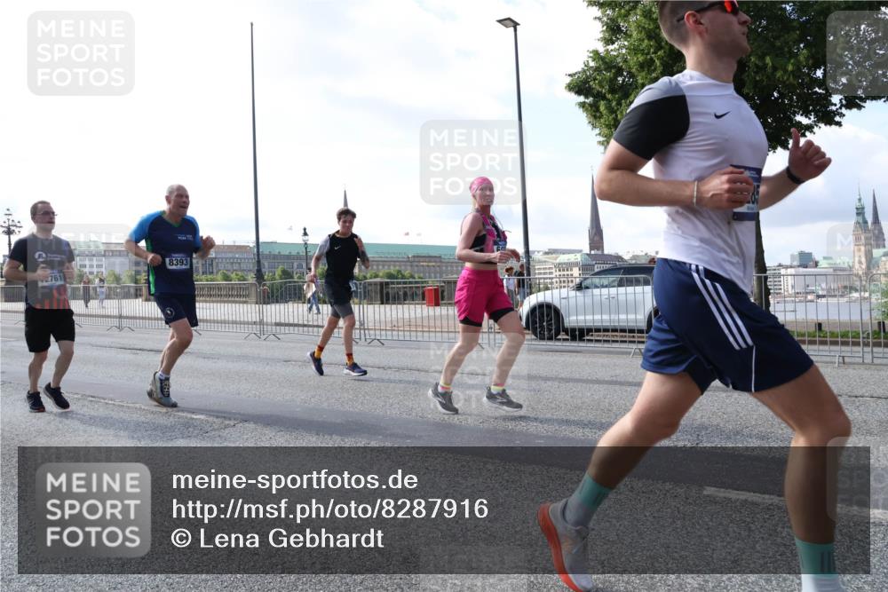 29.06.2025 - hella hamburg halbmarathon Lena Gebhardt http://msf.ph/oto/8287916 29.06.2025 09:58:33 Lombardsbrücke 761, 8393, 1034, 1179, 1190, 1285, 1727, 1815, 1946, 1951, 2029, 2034, 2070, 2417, 2518, 2636, 2656, 2711, 2840, 2883, 2907, 3041, 3097, 3819, 3859, 3952, 4120, 4152, 4167, 4814, 4903, 5077, 5084, 5093, 5259, 5378, 5721, 5894, 6164, 6272, 6294, 6433, 6592, 6657, 6759, 6877, 6897, 7082, 7369, 7409, 7509, 7716, 7724, 7856, 7896, 8154, 8311, 8322, 8393, 8508, 8590, 8639, 8825, 9012, 9057, 9562, 9656, 10084 meine-sportfotos.de