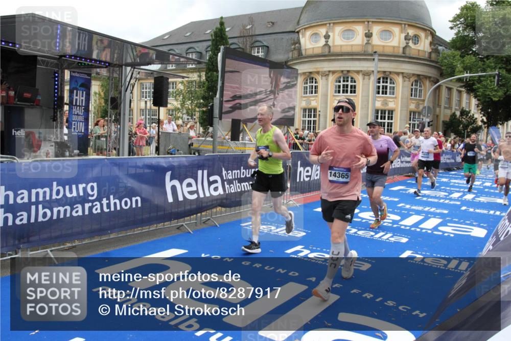 29.06.2025 - hella hamburg halbmarathon Michael Strokosch http://msf.ph/oto/8287917 29.06.2025 10:55:51 Ziel 1179, 2612, 3256, 3668, 5021, 6569, 6924, 7221, 7976, 12483, 12858, 13474, 14365, 16401, 16434, 16786, 18125, 18190, 18867, 19047 meine-sportfotos.de