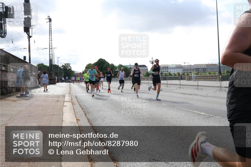 29.06.2025 - hella hamburg halbmarathon Lena Gebhardt http://msf.ph/oto/8287980 29.06.2025 09:46:08 Lombardsbrücke 11833, 1080, 1686, 1894, 2460, 2525, 3809, 3843, 3955, 4463, 4812, 5042, 5187, 5550, 6169, 6495, 6878, 7055, 7186, 7534, 7845, 7880, 7901, 7965, 8062, 8190, 8864, 8956, 9345, 10270, 10453, 10484, 10865, 10876, 11120, 11199, 11282, 11833, 12189, 12232, 12308, 12681, 13167, 13252, 13343, 13617, 13686, 13754, 14167, 14276, 14293, 15115, 15391, 15689, 16507, 16580, 16931, 17213, 17768 meine-sportfotos.de