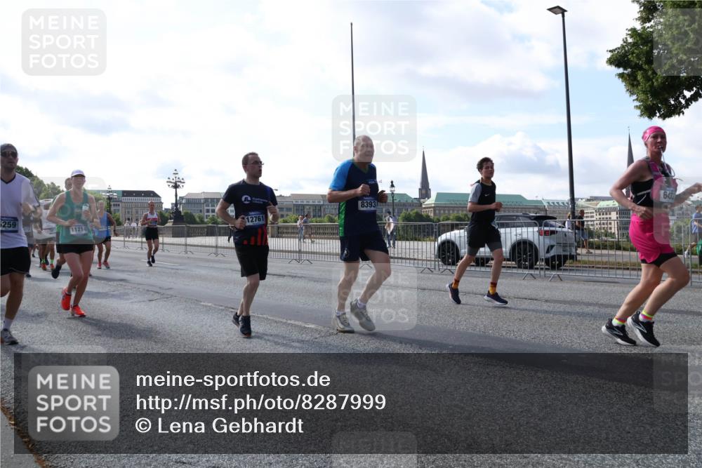 29.06.2025 - hella hamburg halbmarathon Lena Gebhardt http://msf.ph/oto/8287999 29.06.2025 09:58:33 Lombardsbrücke 5259, 11214, 12761, 6433, 8393, 1034, 1179, 1190, 1285, 1727, 1815, 1946, 1951, 2029, 2034, 2070, 2417, 2518, 2636, 2656, 2711, 2840, 2883, 2907, 3041, 3097, 3819, 3859, 3952, 4120, 4152, 4167, 4814, 4903, 5077, 5084, 5093, 5259, 5378, 5721, 5894, 6164, 6272, 6294, 6433, 6592, 6657, 6759, 6877, 6897, 7082, 7369, 7409, 7509, 7716, 7724, 7856, 7896, 8154, 8311, 8322, 8393, 8508, 8590, 8639, 8825, 9012, 9057, 9562, 9656, 10084 meine-sportfotos.de