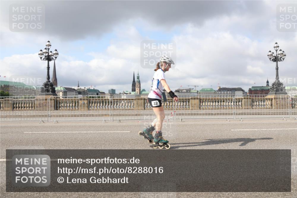 29.06.2025 - hella hamburg halbmarathon Lena Gebhardt http://msf.ph/oto/8288016 29.06.2025 09:05:34 Lombardsbrücke  meine-sportfotos.de