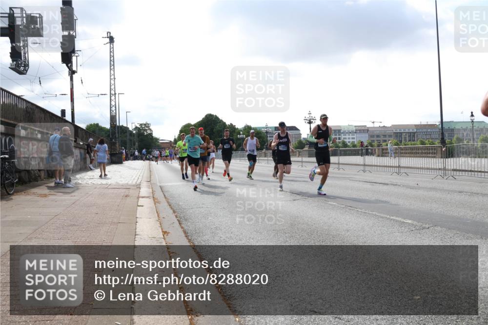 29.06.2025 - hella hamburg halbmarathon Lena Gebhardt http://msf.ph/oto/8288020 29.06.2025 09:46:08 Lombardsbrücke 504, 18235, 1843, 11833, 1080, 1686, 1894, 2460, 2525, 3809, 3843, 3955, 4463, 4812, 5042, 5187, 5550, 6169, 6495, 6878, 7055, 7186, 7534, 7845, 7880, 7901, 7965, 8062, 8190, 8864, 8956, 9345, 10270, 10453, 10484, 10865, 10876, 11120, 11199, 11282, 11833, 12189, 12232, 12308, 12681, 13167, 13252, 13343, 13617, 13686, 13754, 14167, 14276, 14293, 15115, 15391, 15689, 16507, 16580, 16931, 17213, 17768 meine-sportfotos.de