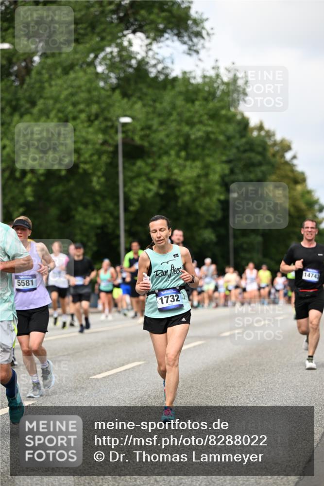 29.06.2025 - hella hamburg halbmarathon Dr. Thomas Lammeyer http://msf.ph/oto/8288022 29.06.2025 10:37:12 Kennedybrücke 1078, 1199, 1373, 1647, 1732, 1879, 2059, 2384, 2838, 2959, 3221, 3391, 3422, 3560, 3653, 3660, 3708, 4030, 4096, 4446, 4555, 5110, 5156, 5581, 6861, 7135, 7750, 8170, 8175, 8595, 8839, 8993, 9034, 9289, 9471, 9768, 9780, 9812, 10002, 10770 meine-sportfotos.de