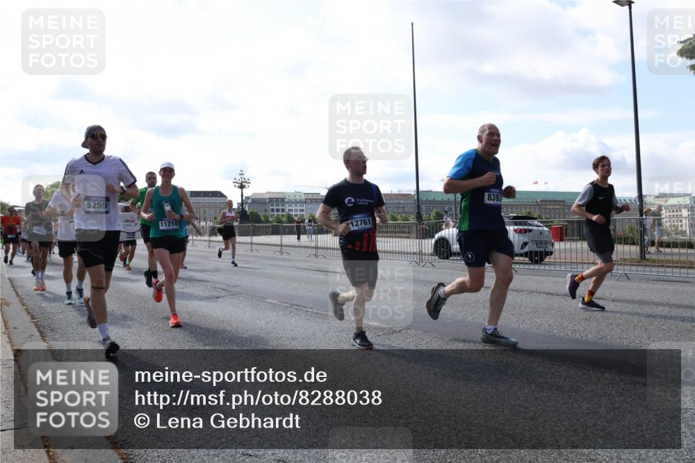 29.06.2025 - hella hamburg halbmarathon Lena Gebhardt http://msf.ph/oto/8288038 29.06.2025 09:58:33 Lombardsbrücke 15523, 5259, 11214, 8393, 12761, 1034, 1179, 1190, 1285, 1727, 1815, 1946, 1951, 2029, 2034, 2070, 2417, 2518, 2636, 2656, 2711, 2840, 2883, 2907, 3041, 3097, 3819, 3859, 3952, 4120, 4152, 4167, 4814, 4903, 5077, 5084, 5093, 5259, 5378, 5721, 5894, 6164, 6272, 6294, 6433, 6592, 6657, 6759, 6877, 6897, 7082, 7369, 7409, 7509, 7716, 7724, 7856, 7896, 8154, 8311, 8322, 8393, 8508, 8590, 8639, 8825, 9012, 9057, 9562, 9656, 10084 meine-sportfotos.de