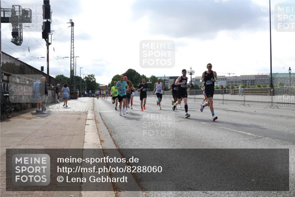 29.06.2025 - hella hamburg halbmarathon Lena Gebhardt http://msf.ph/oto/8288060 29.06.2025 09:46:08 Lombardsbrücke 11833, 7845, 5042, 18235, 1080, 1686, 1894, 2460, 2525, 3809, 3843, 3955, 4463, 4812, 5042, 5187, 5550, 6169, 6495, 6878, 7055, 7186, 7534, 7845, 7880, 7901, 7965, 8062, 8190, 8864, 8956, 9345, 10270, 10453, 10484, 10865, 10876, 11120, 11199, 11282, 11833, 12189, 12232, 12308, 12681, 13167, 13252, 13343, 13617, 13686, 13754, 14167, 14276, 14293, 15115, 15391, 15689, 16507, 16580, 16931, 17213, 17768 meine-sportfotos.de