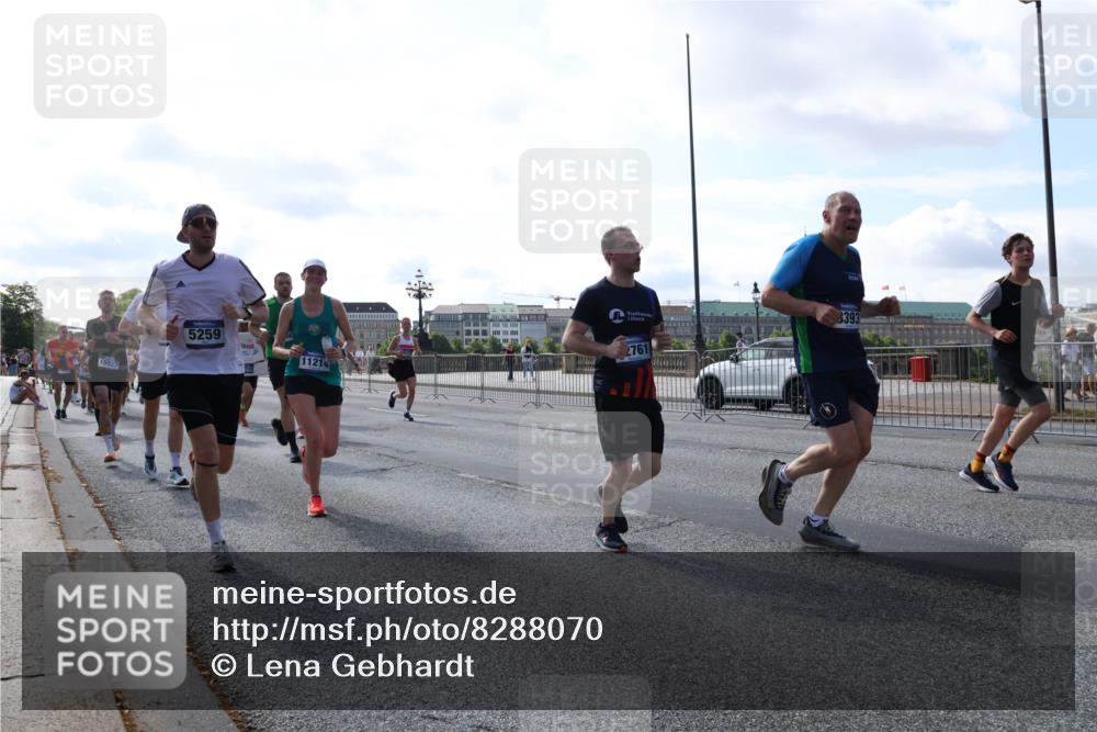 29.06.2025 - hella hamburg halbmarathon Lena Gebhardt http://msf.ph/oto/8288070 29.06.2025 09:58:33 Lombardsbrücke 15523, 3393, 5259, 11214, 2761, 1034, 1179, 1190, 1285, 1727, 1815, 1946, 1951, 2029, 2034, 2070, 2417, 2518, 2636, 2656, 2711, 2840, 2883, 2907, 3041, 3097, 3819, 3859, 3952, 4120, 4152, 4167, 4814, 4903, 5077, 5084, 5093, 5259, 5378, 5721, 5894, 6164, 6272, 6294, 6433, 6592, 6657, 6759, 6877, 6897, 7082, 7369, 7409, 7509, 7716, 7724, 7856, 7896, 8154, 8311, 8322, 8393, 8508, 8590, 8639, 8825, 9012, 9057, 9562, 9656, 10084 meine-sportfotos.de