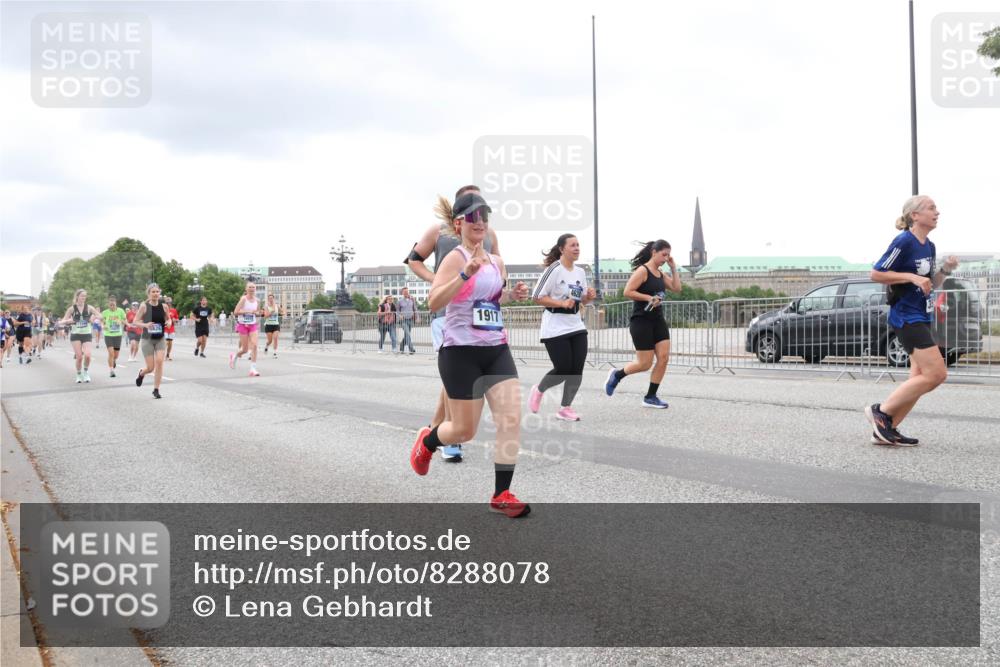 29.06.2025 - hella hamburg halbmarathon Lena Gebhardt http://msf.ph/oto/8288078 29.06.2025 10:55:33 Lombardsbrücke 1917, 1013, 1616, 1873, 1917, 2090, 2452, 3101, 3115, 3157, 3244, 3274, 3577, 4039, 4470, 4628, 4896, 5040, 5220, 5222, 5483, 5487, 5575, 6257, 6395, 6396, 6944, 7219, 7548, 7680, 7766, 7969, 8110, 8403, 8519, 8527, 8532, 8626, 8648, 9548, 9614, 9618, 9857, 9858, 9861, 9865, 9956, 10094, 10436, 10438, 10458, 10559, 10593, 10885, 11109, 11737, 11903, 11962, 11963, 12147, 12148, 12695, 12902, 13098, 13230, 14515, 14727, 15152, 15160, 16385 meine-sportfotos.de