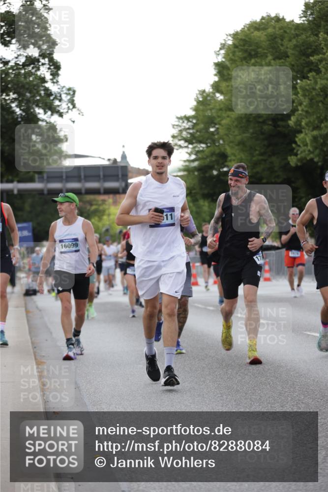 29.06.2025 - hella hamburg halbmarathon Jannik Wohlers http://msf.ph/oto/8288084 29.06.2025 10:03:44 Lombardsbrücke 1032, 1355, 2979, 3488, 4488, 5058, 5976, 6142, 6706, 6709, 7017, 8177, 8421, 8422, 8423, 9526, 9899, 10756, 11511, 11582, 12004, 12005, 12653, 13173, 13583, 15520, 15525, 15678, 16099, 17437, 17860, 17880, 18111, 18199, 18985 meine-sportfotos.de