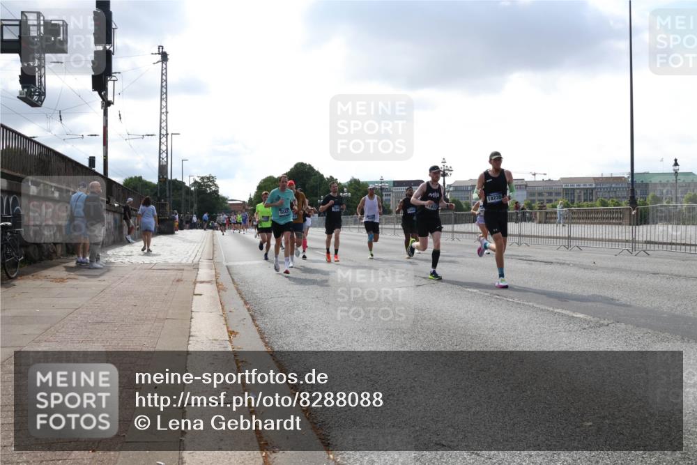 29.06.2025 - hella hamburg halbmarathon Lena Gebhardt http://msf.ph/oto/8288088 29.06.2025 09:46:08 Lombardsbrücke 18235, 4833, 1080, 1686, 1894, 2460, 2525, 3809, 3843, 3955, 4463, 4812, 5042, 5187, 5550, 6169, 6495, 6878, 7055, 7186, 7534, 7845, 7880, 7901, 7965, 8062, 8190, 8864, 8956, 9345, 10270, 10453, 10484, 10865, 10876, 11120, 11199, 11282, 11833, 12189, 12232, 12308, 12681, 13167, 13252, 13343, 13617, 13686, 13754, 14167, 14276, 14293, 15115, 15391, 15689, 16507, 16580, 16931, 17213, 17768 meine-sportfotos.de