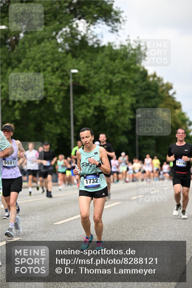 29.06.2025 - hella hamburg halbmarathon Dr. Thomas Lammeyer http://msf.ph/oto/8288121 29.06.2025 10:37:12 Kennedybrücke 1078, 1199, 1373, 1647, 1732, 1879, 2059, 2384, 2838, 2959, 3221, 3391, 3422, 3560, 3653, 3660, 3708, 4030, 4096, 4446, 4555, 5110, 5156, 5581, 6861, 7135, 7750, 8170, 8175, 8595, 8839, 8993, 9034, 9289, 9471, 9768, 9780, 9812, 10002, 10770 meine-sportfotos.de