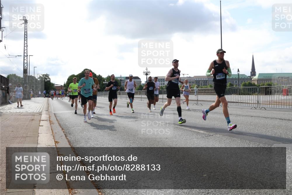29.06.2025 - hella hamburg halbmarathon Lena Gebhardt http://msf.ph/oto/8288133 29.06.2025 09:46:09 Lombardsbrücke 11282, 5042, 7845, 11833, 18235, 1080, 1686, 1894, 2460, 2525, 3809, 3843, 3955, 4463, 4812, 5042, 5187, 5550, 6169, 6495, 6878, 7055, 7186, 7534, 7845, 7880, 7901, 7965, 8062, 8190, 8784, 8864, 8956, 9345, 10270, 10453, 10484, 10865, 11120, 11199, 11282, 11833, 12189, 12232, 12308, 12681, 13167, 13252, 13343, 13617, 13686, 13754, 14167, 14276, 14293, 15115, 15391, 15689, 16065, 16140, 16507, 16580, 16931, 17213, 17768 meine-sportfotos.de
