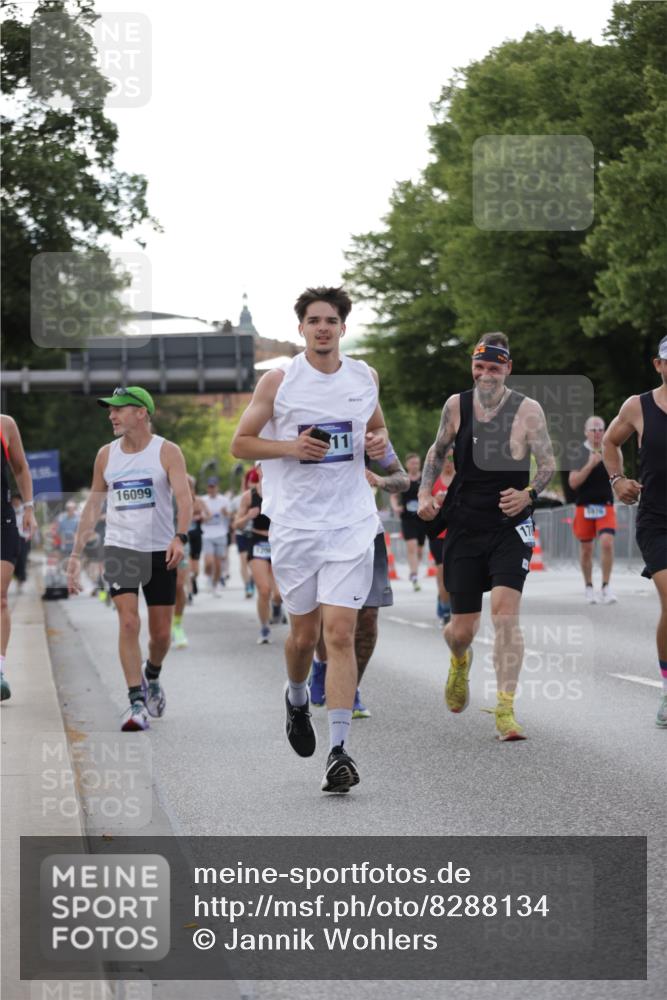 29.06.2025 - hella hamburg halbmarathon Jannik Wohlers http://msf.ph/oto/8288134 29.06.2025 10:03:44 Lombardsbrücke 1032, 1355, 2979, 3488, 4488, 5058, 5976, 6142, 6706, 6709, 7017, 8177, 8421, 8422, 8423, 9526, 9899, 10756, 11511, 11582, 12004, 12005, 12653, 13173, 13583, 15520, 15525, 15678, 16099, 17437, 17860, 17880, 18111, 18199, 18985 meine-sportfotos.de