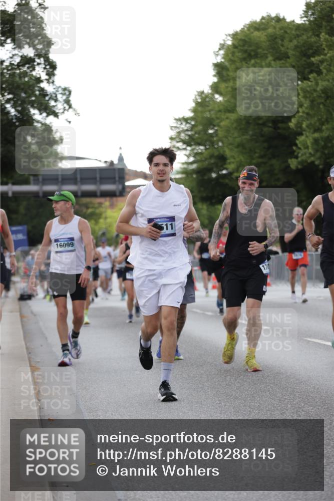 29.06.2025 - hella hamburg halbmarathon Jannik Wohlers http://msf.ph/oto/8288145 29.06.2025 10:03:44 Lombardsbrücke 1032, 1355, 2979, 3488, 4488, 5058, 5976, 6142, 6706, 6709, 7017, 8177, 8421, 8422, 8423, 9526, 9899, 10756, 11511, 11582, 12004, 12005, 12653, 13173, 13583, 15520, 15525, 15678, 16099, 17437, 17860, 17880, 18111, 18199, 18985 meine-sportfotos.de