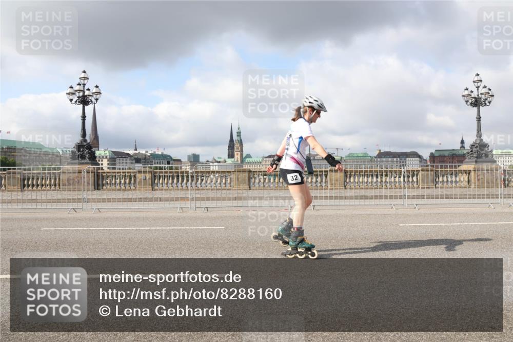 29.06.2025 - hella hamburg halbmarathon Lena Gebhardt http://msf.ph/oto/8288160 29.06.2025 09:05:34 Lombardsbrücke  meine-sportfotos.de