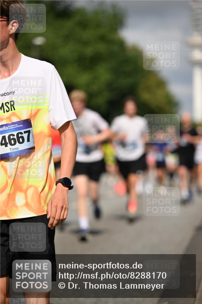 29.06.2025 - hella hamburg halbmarathon Dr. Thomas Lammeyer http://msf.ph/oto/8288170 29.06.2025 09:53:22 Kennedybrücke 1343, 1445, 1615, 1800, 1975, 2324, 2573, 2949, 3136, 3282, 3431, 3530, 4303, 4425, 5248, 5889, 6123, 6682, 7495, 7796, 8370, 8629, 8925, 9264, 9265, 9294, 9296, 9979, 10894, 10930 meine-sportfotos.de