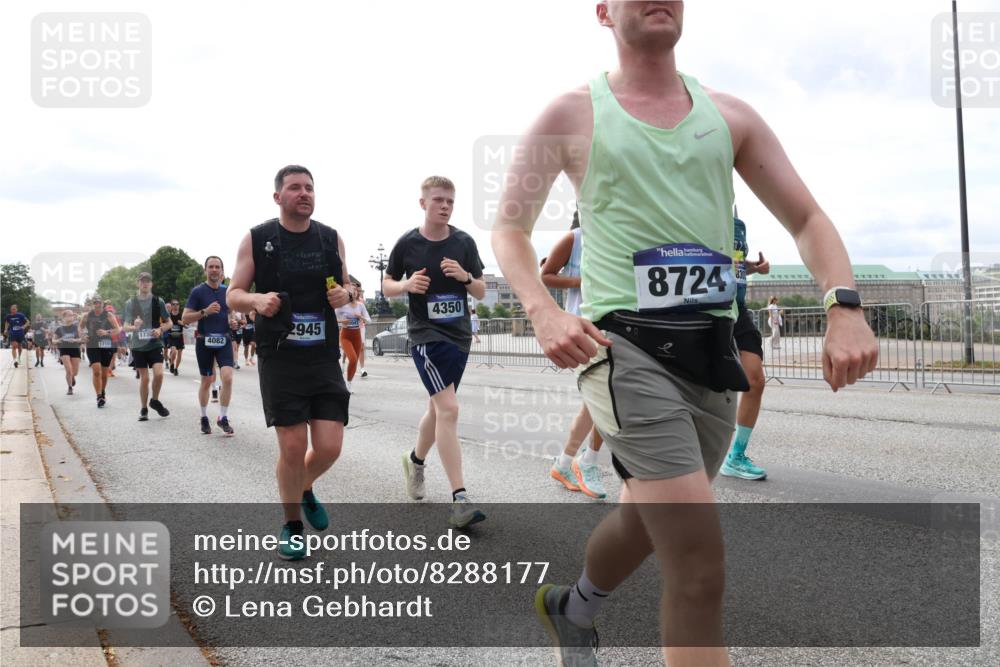 29.06.2025 - hella hamburg halbmarathon Lena Gebhardt http://msf.ph/oto/8288177 29.06.2025 10:21:03 Lombardsbrücke 1715, 1730, 4082, 2945, 4350, 8724, 1028, 1266, 1658, 2053, 2101, 2325, 2383, 2635, 2834, 2923, 2945, 2956, 2986, 3122, 3161, 3247, 3453, 3781, 3813, 4082, 4288, 4350, 4754, 4869, 5041, 5061, 5395, 5493, 5625, 5767, 6275, 6308, 6608, 7228, 7522, 7553, 7608, 8113, 8724, 8726, 8844, 8940, 9005, 9011, 9108, 9236, 9501, 9981, 10050, 10350, 10585, 10602, 11100, 11145, 11698, 11995, 12175, 12694, 12844, 13057, 13508 meine-sportfotos.de