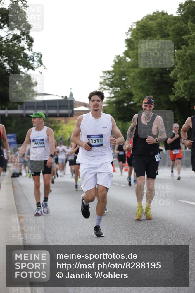 29.06.2025 - hella hamburg halbmarathon Jannik Wohlers http://msf.ph/oto/8288195 29.06.2025 10:03:44 Lombardsbrücke 1032, 1355, 2979, 3488, 4488, 5058, 5976, 6142, 6706, 6709, 7017, 8177, 8421, 8422, 8423, 9526, 9899, 10756, 11511, 11582, 12004, 12005, 12653, 13173, 13583, 15520, 15525, 15678, 16099, 17437, 17860, 17880, 18111, 18199, 18985 meine-sportfotos.de