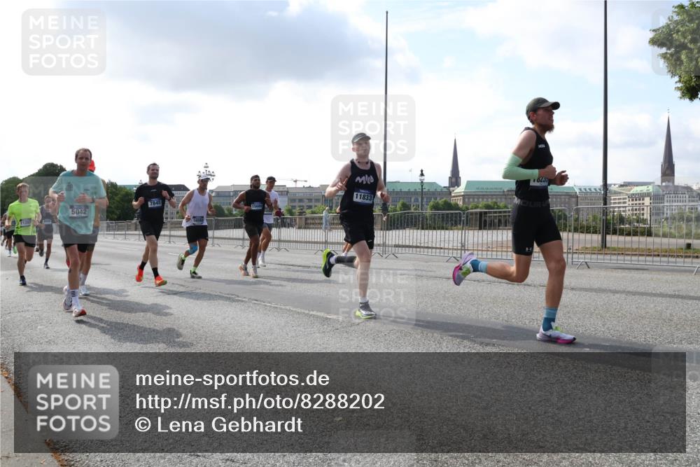 29.06.2025 - hella hamburg halbmarathon Lena Gebhardt http://msf.ph/oto/8288202 29.06.2025 09:46:09 Lombardsbrücke 7845, 5042, 11282, 8954, 11833, 15689, 8233, 1080, 1686, 1894, 2460, 2525, 3809, 3843, 3955, 4463, 4812, 5042, 5187, 5550, 6169, 6495, 6878, 7055, 7186, 7534, 7845, 7880, 7901, 7965, 8062, 8190, 8784, 8864, 8956, 9345, 10270, 10453, 10484, 10865, 11120, 11199, 11282, 11833, 12189, 12232, 12308, 12681, 13167, 13252, 13343, 13617, 13686, 13754, 14167, 14276, 14293, 15115, 15391, 15689, 16065, 16140, 16507, 16580, 16931, 17213, 17768 meine-sportfotos.de