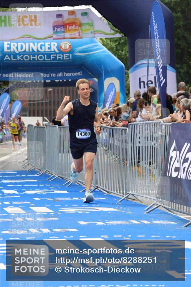 29.06.2025 - hella hamburg halbmarathon Strokosch-Dieckow http://msf.ph/oto/8288251 29.06.2025 10:20:41 Ziel 14360, 16988, 17402 meine-sportfotos.de