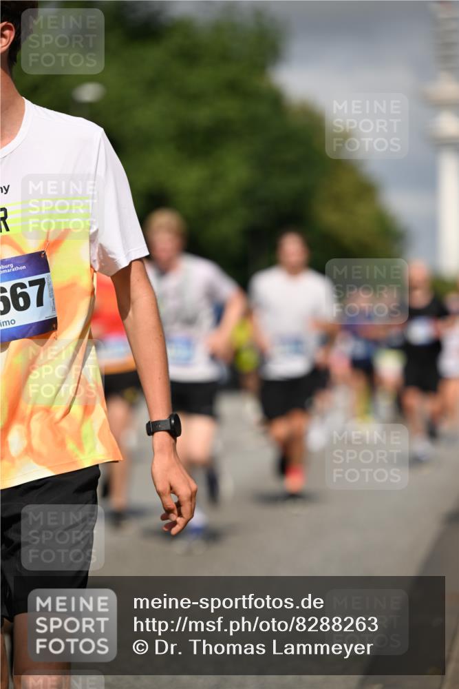 29.06.2025 - hella hamburg halbmarathon Dr. Thomas Lammeyer http://msf.ph/oto/8288263 29.06.2025 09:53:22 Kennedybrücke 1343, 1445, 1615, 1800, 1975, 2324, 2573, 2949, 3136, 3282, 3431, 3530, 4303, 4425, 5248, 5889, 6123, 6682, 7495, 7796, 8370, 8629, 8925, 9264, 9265, 9294, 9296, 9979, 10894, 10930 meine-sportfotos.de