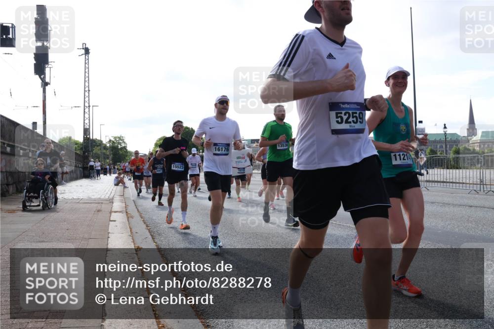 29.06.2025 - hella hamburg halbmarathon Lena Gebhardt http://msf.ph/oto/8288278 29.06.2025 09:58:34 Lombardsbrücke 15523, 3097, 16176, 13536, 18715, 5259, 11214, 1034, 1179, 1190, 1285, 1410, 1727, 1815, 1946, 1951, 2029, 2034, 2070, 2417, 2518, 2636, 2656, 2711, 2840, 2883, 2907, 3041, 3097, 3819, 3859, 3952, 4120, 4152, 4167, 4814, 4903, 5077, 5084, 5093, 5259, 5378, 5721, 5894, 6164, 6272, 6294, 6433, 6592, 6657, 6759, 6877, 6897, 7082, 7369, 7409, 7716, 7724, 7856, 7896, 8068, 8154, 8311, 8322, 8393, 8508, 8590, 8639, 8721, 8825, 9012, 9057, 9562, 9656, 10084 meine-sportfotos.de