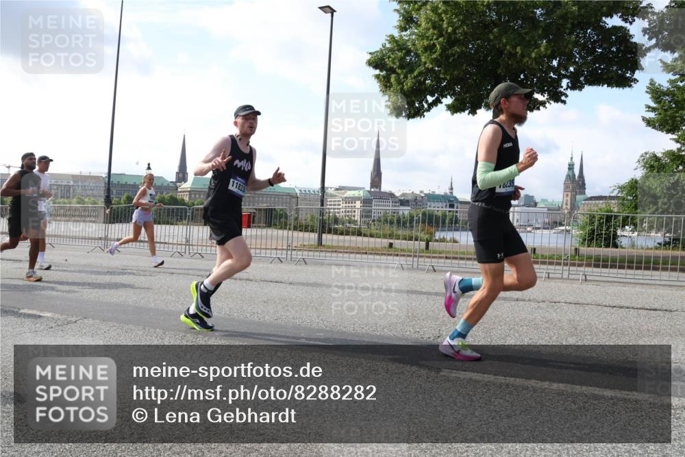 29.06.2025 - hella hamburg halbmarathon Lena Gebhardt http://msf.ph/oto/8288282 29.06.2025 09:46:10 Lombardsbrücke 11833, 8235, 1080, 1686, 1894, 2460, 2525, 3809, 3843, 3955, 4463, 4812, 5042, 5187, 5550, 6169, 6495, 6878, 7055, 7186, 7534, 7845, 7880, 7901, 7965, 8062, 8784, 8864, 8956, 9345, 10270, 10453, 10484, 10865, 11199, 11282, 11833, 12189, 12232, 12681, 13167, 13252, 13343, 13617, 13686, 13754, 14167, 14276, 14293, 15115, 15391, 15689, 16065, 16140, 16507, 16580, 16931, 17213, 17768 meine-sportfotos.de