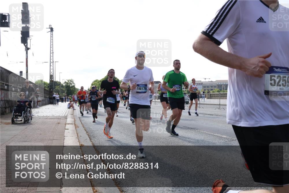 29.06.2025 - hella hamburg halbmarathon Lena Gebhardt http://msf.ph/oto/8288314 29.06.2025 09:58:35 Lombardsbrücke 15523, 16176, 153, 13536, 5259, 1034, 1179, 1190, 1285, 1410, 1727, 1815, 1946, 1951, 2029, 2034, 2070, 2417, 2518, 2636, 2656, 2711, 2840, 2883, 2907, 3041, 3097, 3819, 3859, 3952, 4120, 4152, 4167, 4814, 4903, 5077, 5084, 5093, 5259, 5378, 5721, 5894, 6164, 6272, 6294, 6433, 6592, 6657, 6759, 6877, 6897, 7082, 7369, 7409, 7716, 7724, 7732, 7856, 7896, 8068, 8154, 8311, 8322, 8393, 8508, 8590, 8639, 8721, 8825, 9012, 9057, 9562, 9656, 9770, 10084 meine-sportfotos.de