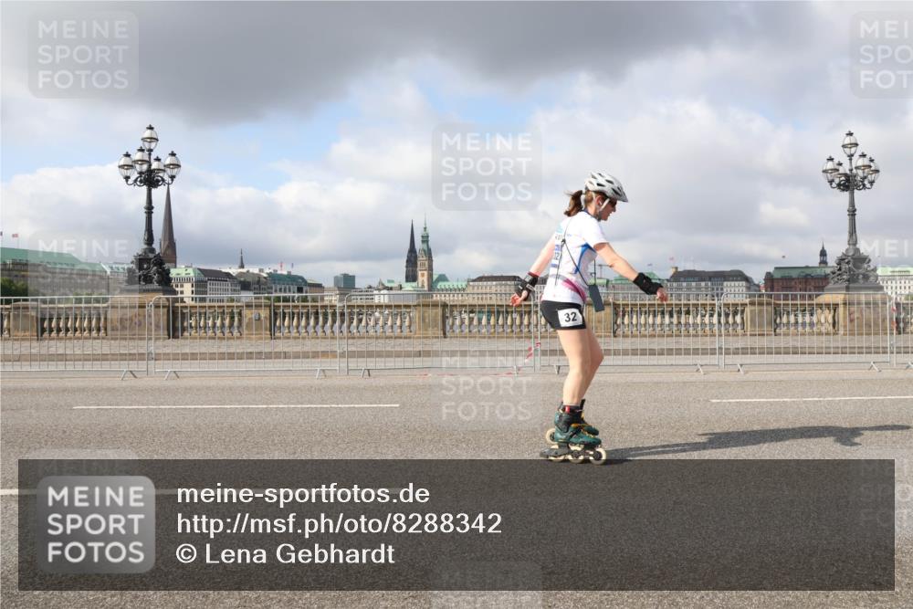 29.06.2025 - hella hamburg halbmarathon Lena Gebhardt http://msf.ph/oto/8288342 29.06.2025 09:05:34 Lombardsbrücke  meine-sportfotos.de