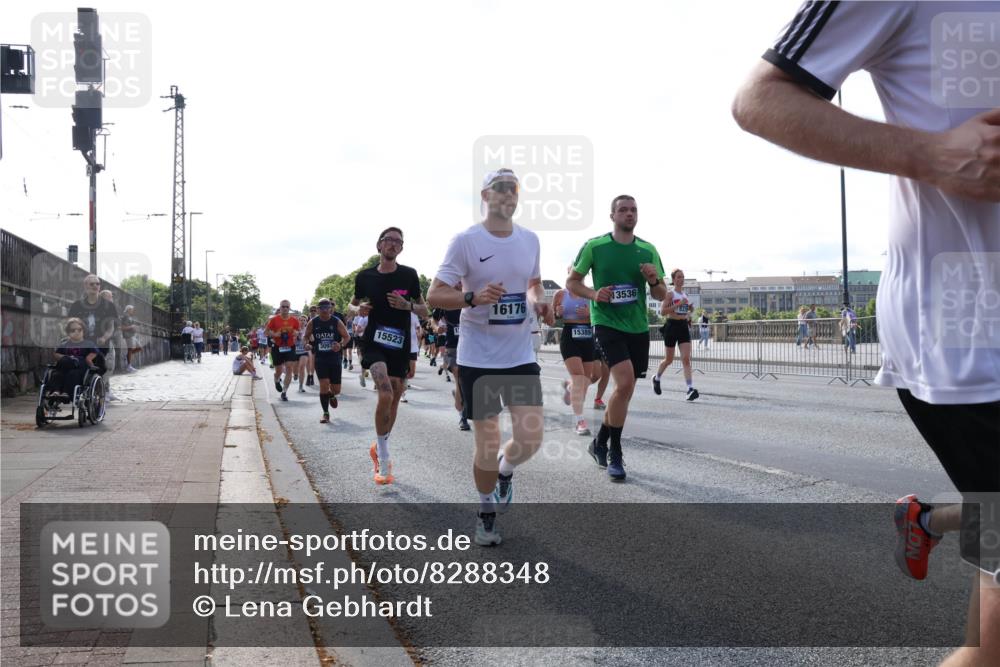 29.06.2025 - hella hamburg halbmarathon Lena Gebhardt http://msf.ph/oto/8288348 29.06.2025 09:58:35 Lombardsbrücke 15523, 3097, 16176, 15389, 13536, 1034, 1179, 1190, 1285, 1410, 1727, 1815, 1946, 1951, 2029, 2034, 2070, 2417, 2518, 2636, 2656, 2711, 2840, 2883, 2907, 3041, 3097, 3819, 3859, 3952, 4120, 4152, 4167, 4814, 4903, 5077, 5084, 5093, 5259, 5378, 5721, 5894, 6164, 6272, 6294, 6433, 6592, 6657, 6759, 6877, 6897, 7082, 7369, 7409, 7716, 7724, 7732, 7856, 7896, 8068, 8154, 8311, 8322, 8393, 8508, 8590, 8639, 8721, 8825, 9012, 9057, 9562, 9656, 9770, 10084 meine-sportfotos.de