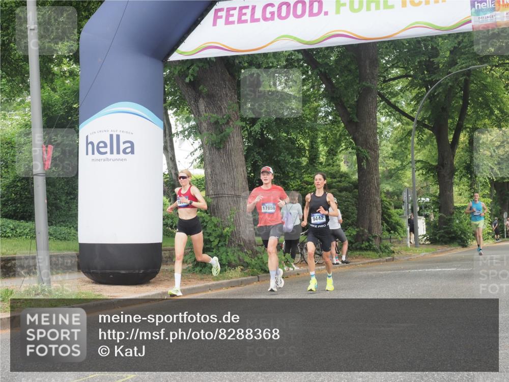 29.06.2025 - hella hamburg halbmarathon KatJ http://msf.ph/oto/8288368 29.06.2025 10:12:19 Zwischen KM18-KM19  meine-sportfotos.de