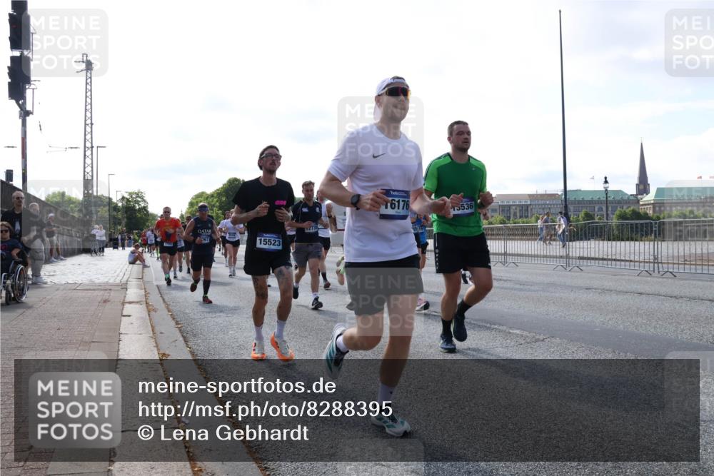 29.06.2025 - hella hamburg halbmarathon Lena Gebhardt http://msf.ph/oto/8288395 29.06.2025 09:58:35 Lombardsbrücke 097, 15523, 12735, 16176, 5536, 1034, 1179, 1190, 1285, 1410, 1727, 1815, 1946, 1951, 2029, 2034, 2070, 2417, 2518, 2636, 2656, 2711, 2840, 2883, 2907, 3041, 3097, 3819, 3859, 3952, 4120, 4152, 4167, 4814, 4903, 5077, 5084, 5093, 5259, 5378, 5721, 5894, 6164, 6272, 6294, 6433, 6592, 6657, 6759, 6877, 6897, 7082, 7369, 7409, 7716, 7724, 7732, 7856, 7896, 8068, 8154, 8311, 8322, 8393, 8508, 8590, 8639, 8721, 8825, 9012, 9057, 9562, 9656, 9770, 10084 meine-sportfotos.de