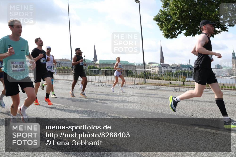 29.06.2025 - hella hamburg halbmarathon Lena Gebhardt http://msf.ph/oto/8288403 29.06.2025 09:46:10 Lombardsbrücke 3, 5042, 7845, 1568, 16580, 1080, 1686, 1894, 2460, 2525, 3809, 3843, 3955, 4463, 4812, 5042, 5187, 5550, 6169, 6495, 6878, 7055, 7186, 7534, 7845, 7880, 7901, 7965, 8062, 8784, 8864, 8956, 9345, 10270, 10453, 10484, 10865, 11199, 11282, 11833, 12189, 12232, 12681, 13167, 13252, 13343, 13617, 13686, 13754, 14167, 14276, 14293, 15115, 15391, 15689, 16065, 16140, 16507, 16580, 16931, 17213, 17768 meine-sportfotos.de