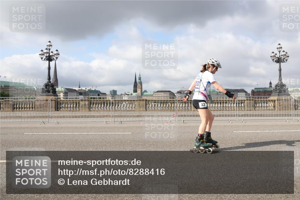 29.06.2025 - hella hamburg halbmarathon Lena Gebhardt http://msf.ph/oto/8288416 29.06.2025 09:05:34 Lombardsbrücke  meine-sportfotos.de