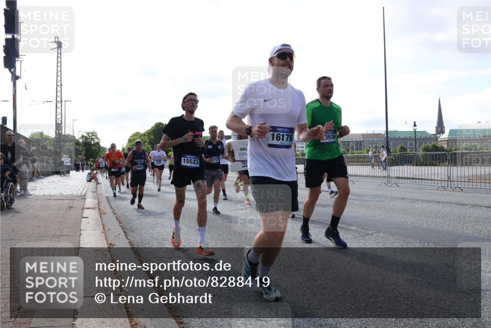 29.06.2025 - hella hamburg halbmarathon Lena Gebhardt http://msf.ph/oto/8288419 29.06.2025 09:58:35 Lombardsbrücke 15523, 2735, 16176, 187, 3536, 1034, 1179, 1190, 1285, 1410, 1727, 1815, 1946, 1951, 2029, 2034, 2070, 2417, 2518, 2636, 2656, 2711, 2840, 2883, 2907, 3041, 3097, 3819, 3859, 3952, 4120, 4152, 4167, 4814, 4903, 5077, 5084, 5093, 5259, 5378, 5721, 5894, 6164, 6272, 6294, 6433, 6592, 6657, 6759, 6877, 6897, 7082, 7369, 7409, 7716, 7724, 7732, 7856, 7896, 8068, 8154, 8311, 8322, 8393, 8508, 8590, 8639, 8721, 8825, 9012, 9057, 9562, 9656, 9770, 10084 meine-sportfotos.de