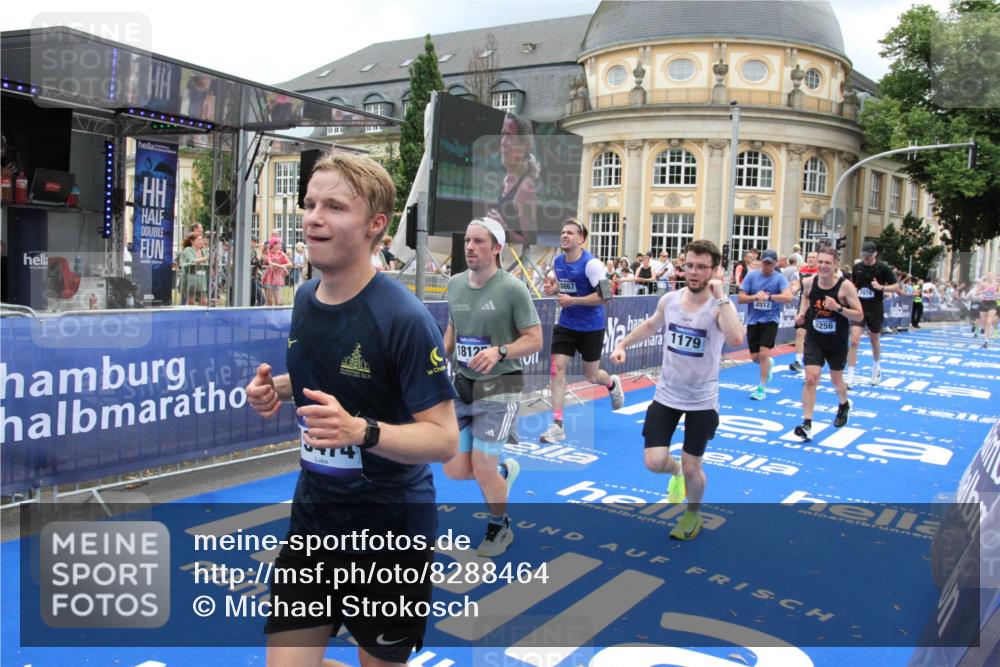 29.06.2025 - hella hamburg halbmarathon Michael Strokosch http://msf.ph/oto/8288464 29.06.2025 10:55:55 Ziel 1179, 2612, 3256, 3668, 4772, 6569, 7147, 7976, 8968, 9246, 10084, 12858, 13474, 15884, 16401, 16434, 16786, 18125, 18867, 19047 meine-sportfotos.de