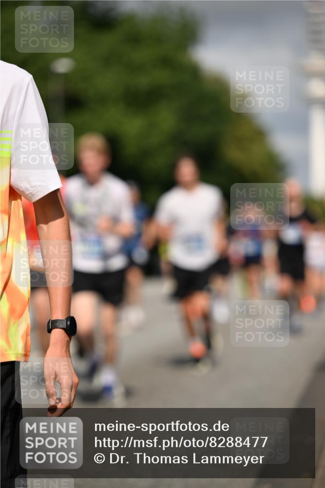 29.06.2025 - hella hamburg halbmarathon Dr. Thomas Lammeyer http://msf.ph/oto/8288477 29.06.2025 09:53:23 Kennedybrücke 1343, 1445, 1615, 1800, 1975, 2324, 2573, 2949, 3136, 3282, 3431, 3530, 4303, 4425, 5248, 5889, 6123, 6682, 7495, 7796, 8370, 8629, 8925, 9264, 9265, 9294, 9296, 9979, 10894, 10930 meine-sportfotos.de