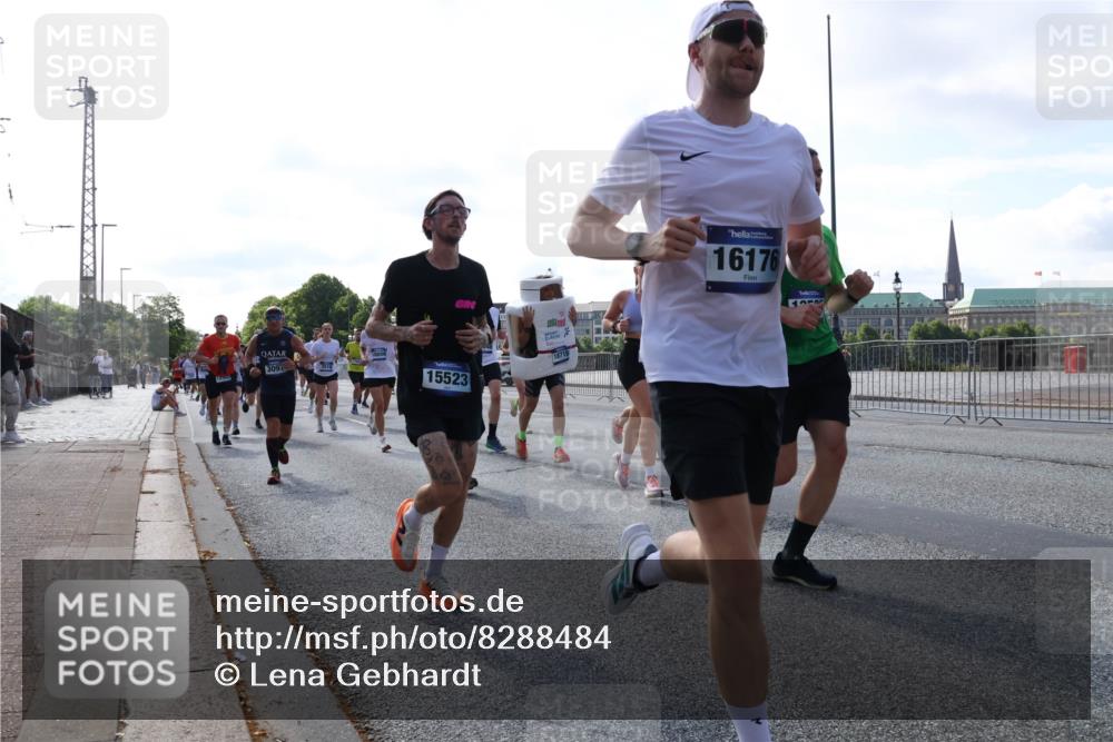 29.06.2025 - hella hamburg halbmarathon Lena Gebhardt http://msf.ph/oto/8288484 29.06.2025 09:58:35 Lombardsbrücke 309, 18006, 418715, 15523, 16176, 1313, 1034, 1179, 1190, 1285, 1410, 1727, 1815, 1946, 1951, 2029, 2034, 2070, 2417, 2518, 2636, 2656, 2711, 2840, 2883, 2907, 3041, 3097, 3819, 3859, 3952, 4120, 4152, 4167, 4814, 4903, 5077, 5084, 5093, 5259, 5378, 5721, 5894, 6164, 6272, 6294, 6433, 6592, 6657, 6759, 6877, 6897, 7082, 7369, 7409, 7716, 7724, 7732, 7856, 7896, 8068, 8154, 8311, 8322, 8393, 8508, 8590, 8639, 8721, 8825, 9012, 9057, 9562, 9656, 9770, 10084 meine-sportfotos.de