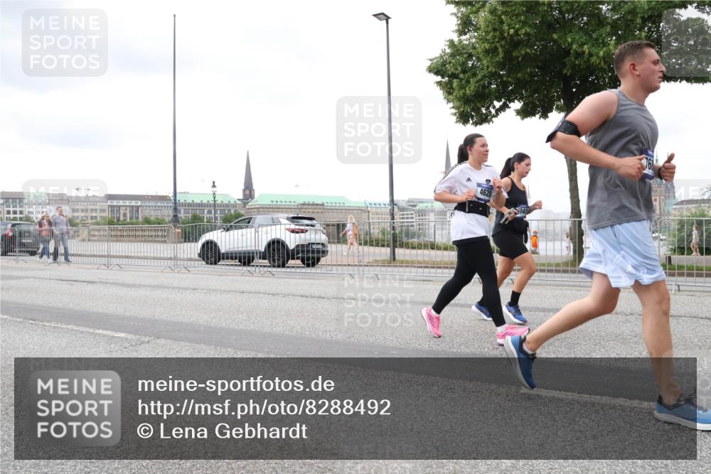 29.06.2025 - hella hamburg halbmarathon Lena Gebhardt http://msf.ph/oto/8288492 29.06.2025 10:55:34 Lombardsbrücke 4628, 1013, 1616, 1873, 1917, 2090, 2452, 3101, 3115, 3157, 3244, 3577, 4039, 4470, 4628, 4896, 5040, 5220, 5222, 5483, 5487, 5575, 6257, 6395, 6396, 6944, 7219, 7548, 7680, 7766, 7969, 8110, 8403, 8519, 8527, 8532, 8626, 8648, 9548, 9614, 9618, 9857, 9858, 9861, 9865, 9956, 10094, 10436, 10438, 10458, 10559, 10593, 10885, 11109, 11737, 11903, 11962, 11963, 12147, 12148, 12695, 12902, 13098, 13230, 14515, 14727, 15152, 15160, 16385 meine-sportfotos.de