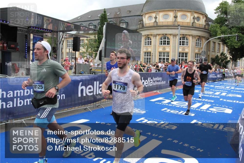 29.06.2025 - hella hamburg halbmarathon Michael Strokosch http://msf.ph/oto/8288515 29.06.2025 10:55:56 Ziel 1179, 2612, 3256, 3668, 4772, 7147, 7976, 8968, 9246, 10084, 13474, 15884, 16401, 16434, 16786, 18125, 18867, 19047 meine-sportfotos.de