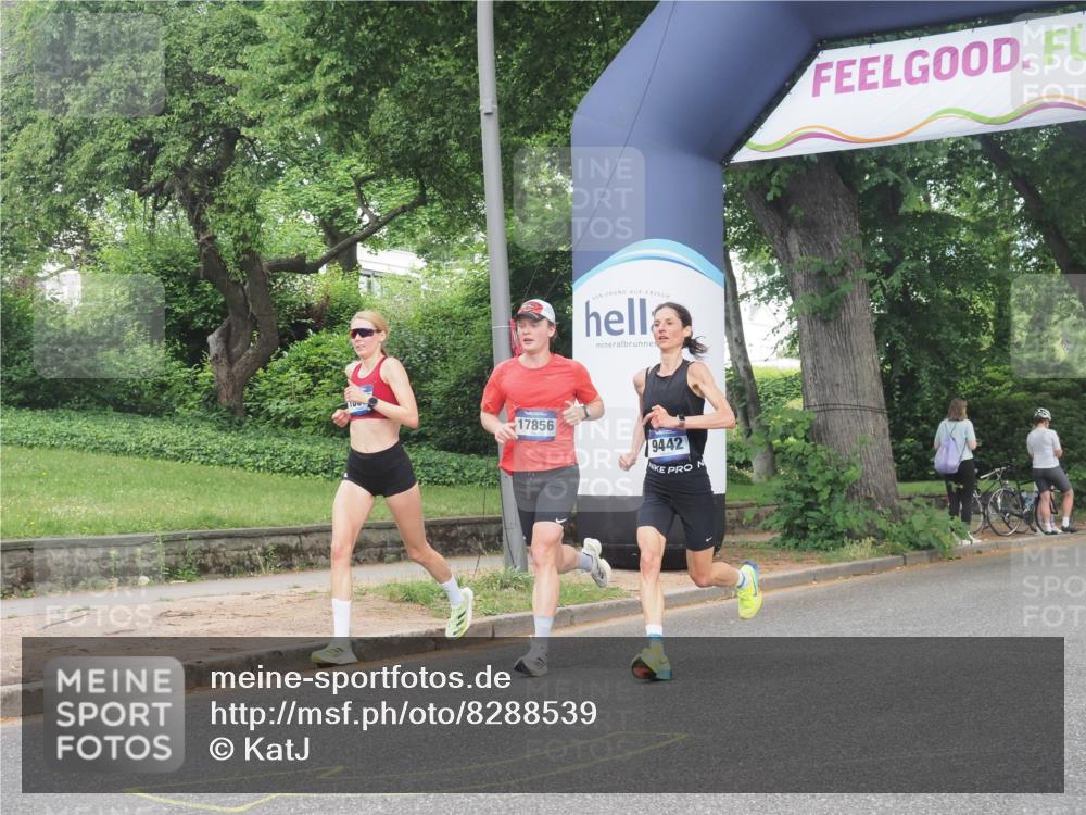 29.06.2025 - hella hamburg halbmarathon KatJ http://msf.ph/oto/8288539 29.06.2025 10:12:20 Zwischen KM18-KM19  meine-sportfotos.de