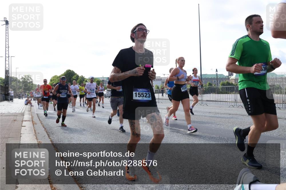 29.06.2025 - hella hamburg halbmarathon Lena Gebhardt http://msf.ph/oto/8288576 29.06.2025 09:58:36 Lombardsbrücke 18260, 3097, 18006, 15523, 15389, 5378, 536, 1034, 1190, 1285, 1410, 1727, 1815, 1946, 1951, 2029, 2034, 2070, 2417, 2518, 2636, 2656, 2711, 2840, 2883, 2907, 3041, 3097, 3334, 3819, 3859, 3952, 4120, 4152, 4167, 4903, 5077, 5084, 5093, 5259, 5378, 5721, 5894, 6164, 6272, 6294, 6433, 6592, 6657, 6759, 6877, 6897, 7082, 7369, 7409, 7716, 7732, 7856, 7896, 8068, 8154, 8311, 8322, 8393, 8508, 8590, 8639, 8721, 8825, 9012, 9057, 9562, 9656, 9727, 9770, 10084 meine-sportfotos.de