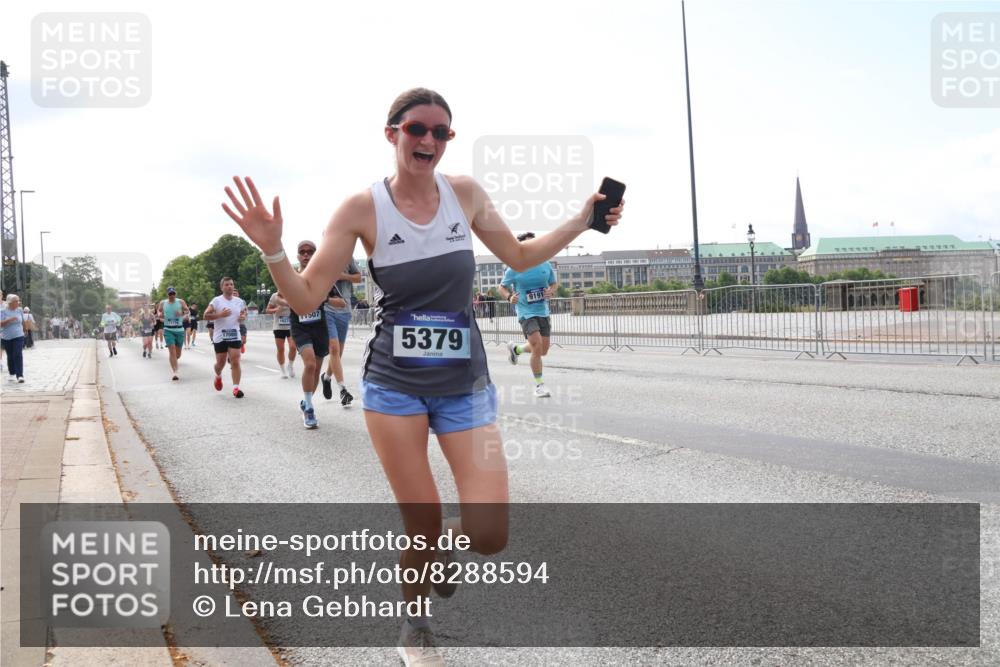 29.06.2025 - hella hamburg halbmarathon Lena Gebhardt http://msf.ph/oto/8288594 29.06.2025 10:11:49 Lombardsbrücke 1328, 1531, 1866, 1992, 3363, 4227, 5379, 5605, 7571, 8115, 8807, 8810, 9191, 9428, 10042, 10372, 10409, 10428, 11321, 11507, 11525, 11537, 11581, 11755, 11917, 12473, 13171, 13177, 13203, 13542, 13939, 13958, 14008, 14196, 14384, 15137, 15797, 15945, 16976, 17080, 17638, 17774, 17866, 18261, 18278, 18382, 18395, 18655, 19172 meine-sportfotos.de