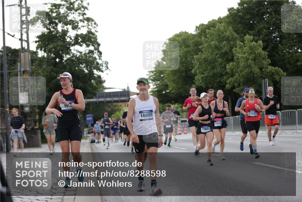 29.06.2025 - hella hamburg halbmarathon Jannik Wohlers http://msf.ph/oto/8288598 29.06.2025 10:03:48 Lombardsbrücke 2979, 3488, 4488, 4587, 5058, 5354, 5365, 5976, 6142, 6706, 6709, 7017, 8177, 8421, 8422, 8423, 9526, 10756, 11511, 11582, 12004, 12005, 12998, 13583, 14340, 14436, 14917, 15525, 15678, 16099, 17071, 17437, 17860, 17880, 18111, 18199, 18985 meine-sportfotos.de
